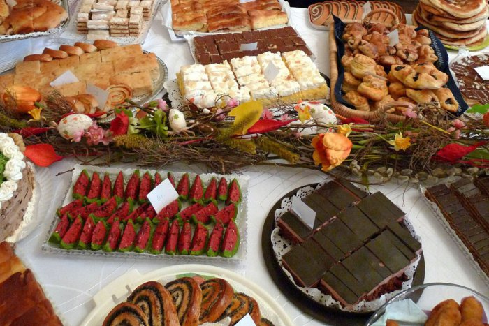 Ilustračný obrázok k článku Pri Bystrici sa budú zbiehať slinky. Riečku rozvoňajú koláče od výmyslu sveta