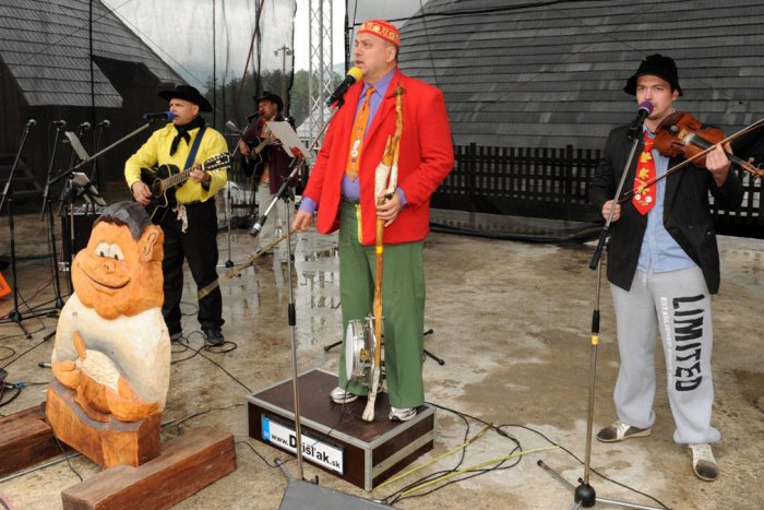 Ilustračný obrázok k článku Šou plná zábavy a hudby v podaní Drišľaku: Kedy k nám skupina zavíta?