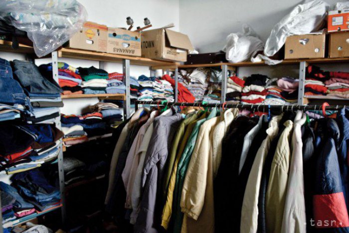 Ilustračný obrázok k článku Pred zimou začne v Dúbravke fungovať sociálna výdajňa šatstva