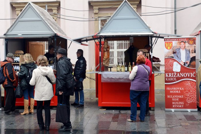 Ilustračný obrázok k článku Svätomartinské dni prinesú lampiónový sprievod aj Martina na bielom koni