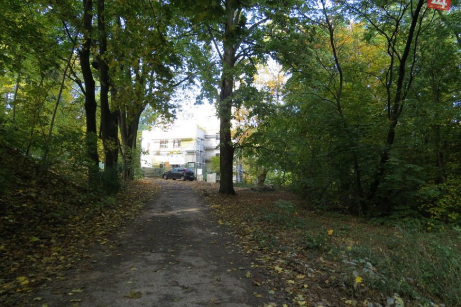 Ilustračný obrázok k článku Krížová cesta, tobogány, či amfiteáter? Ľudia môžu povedať, čo by chceli pod Hrádkom