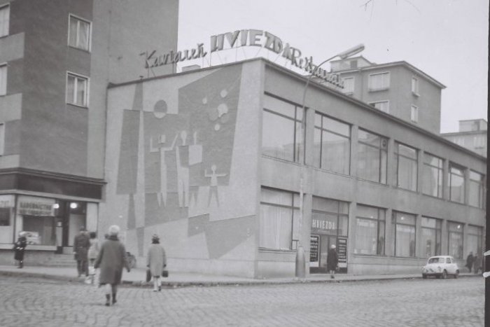 Ilustračný obrázok k článku Zábavy, cigánska hudba, aj čaje o piatej: Slávne podniky, v ktorých sa Lučenčania za socíku vedeli baviť, FOTO