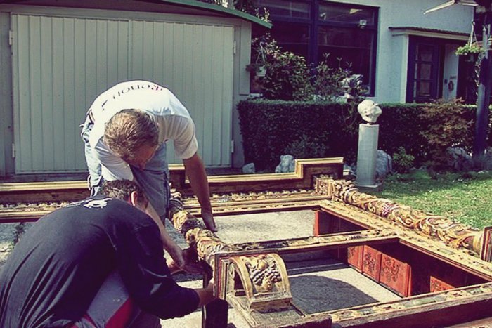 Ilustračný obrázok k článku Vzácna skriňa z hradu Krásna Hôrka odhalila tajomstvá: Reštaurátori objavili rezbársku ornamentálnu výzdobu!