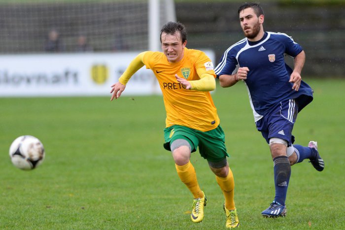 Ilustračný obrázok k článku Do B-tímu za nesplnenie základných pravidiel: Šošoni potrestali svojho stredopoliara!