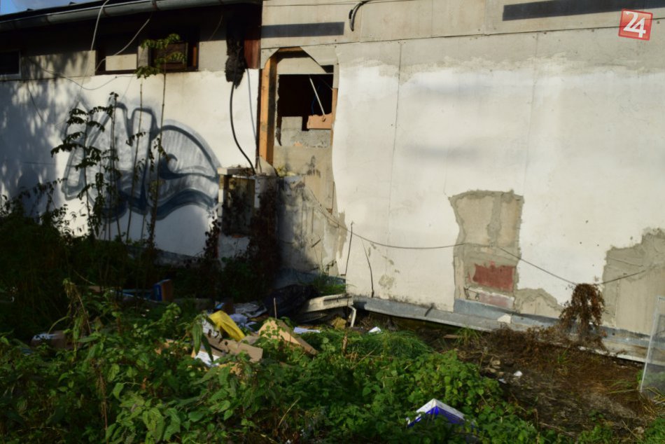 Ilustračný obrázok k článku FOTO: V bystrickej stávkovej kancelárii sa odohrala vlámačka. Páchateľ neriešil okná či dvere, urobil si otvor v stene