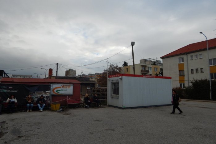 Ilustračný obrázok k článku Mobilná čakáreň na autobusovej stanici v Nitre: Od kedy môžete čakať v teple?