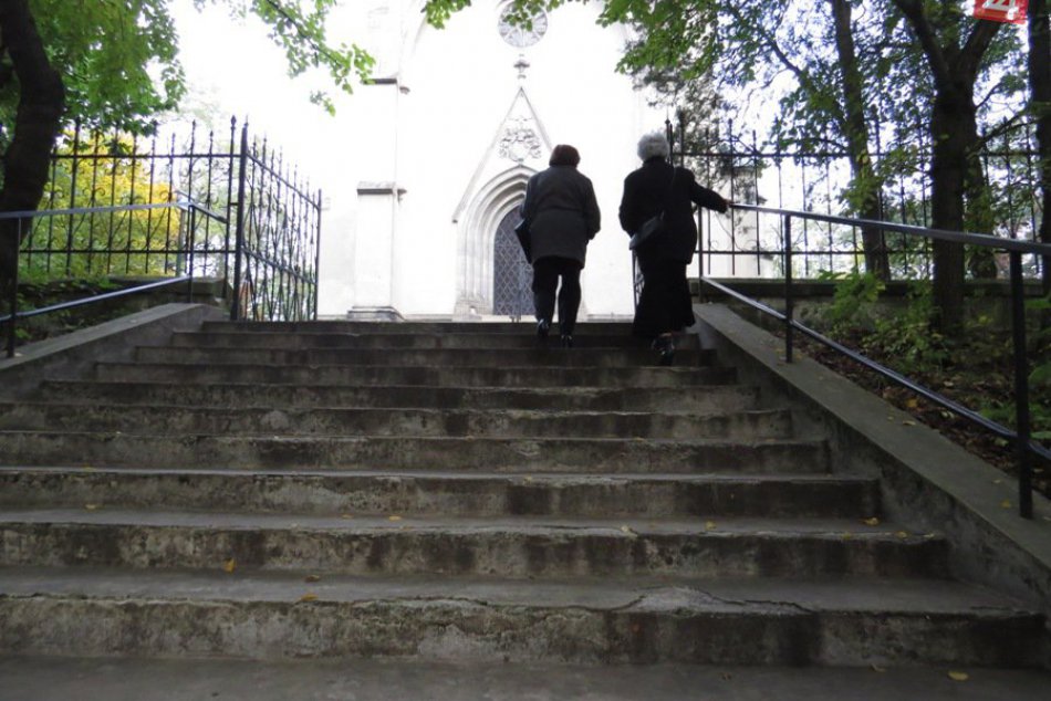 Ilustračný obrázok k článku Kaplnka na Hrádku na chvíľu odomkla svoje brány:  O tejto malej tabuľke vie však málokto, FOTO