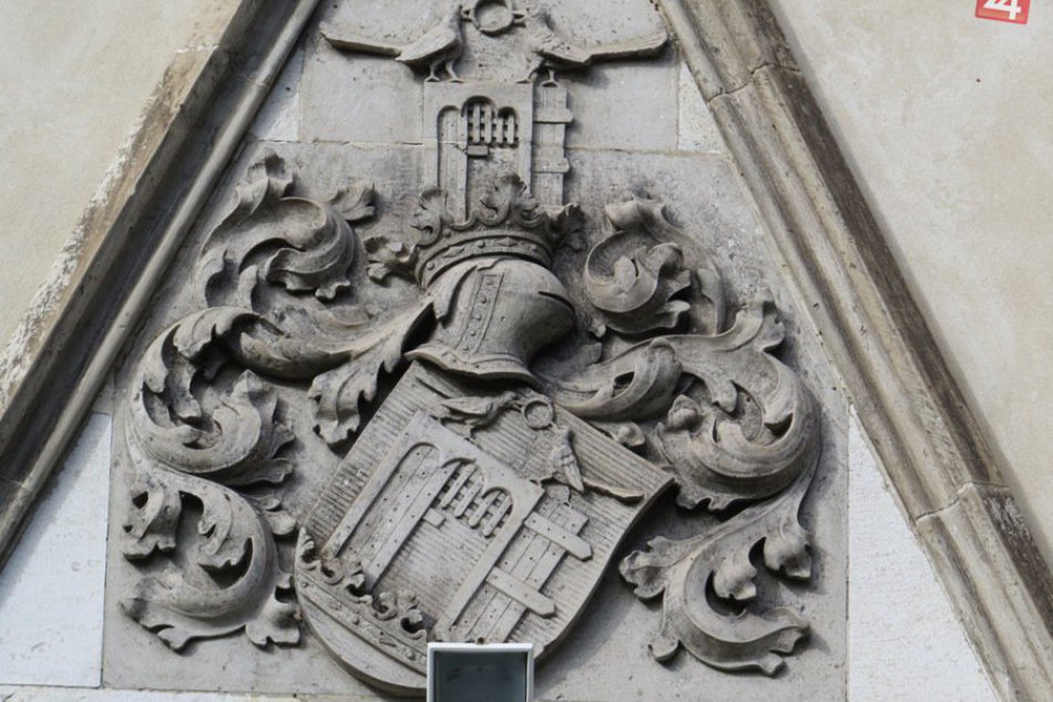 Ilustračný obrázok k článku Kópia známej gotickej kaplnky v Michalovciach: Pozrite si výnimočný erb šľachticov, FOTO