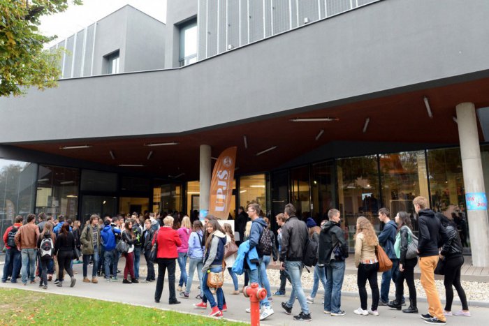 Ilustračný obrázok k článku Menej zaplnené auly: Na Slovensku klesá počet vysokoškolských študentov