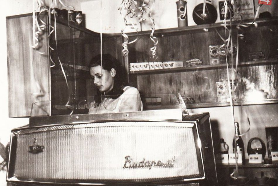 Ilustračný obrázok k článku M-Klub, Kolkáreň, či známa Omega: Slávne podniky, v ktorých sa Brezňania za socíku vedeli baviť, FOTO