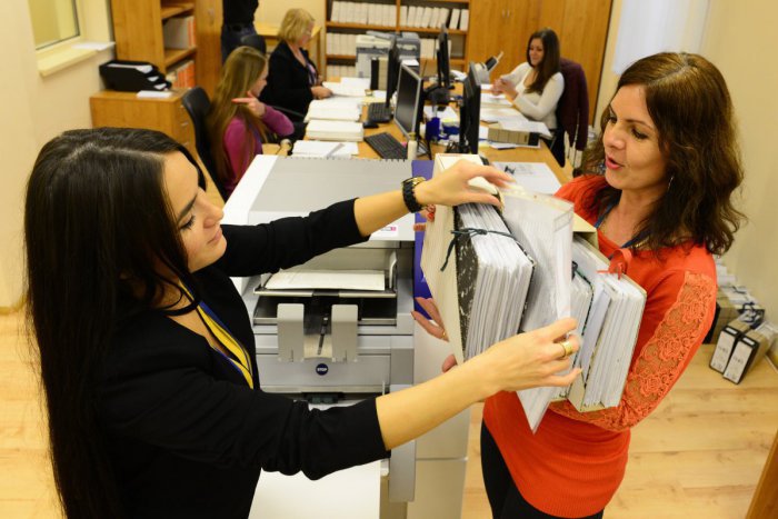 Ilustračný obrázok k článku Začala platiť odvodová úľava pre zamestnancov z najmenej rozvinutých okresov: Týka sa to aj Rožňavy!