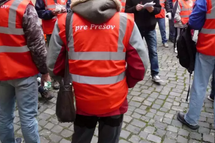 Ilustračný obrázok k článku Pracovníkov v Prešove môžete stretnúť v nových vestách: Tie farby budú vášmu srdcu zaručene blízke!