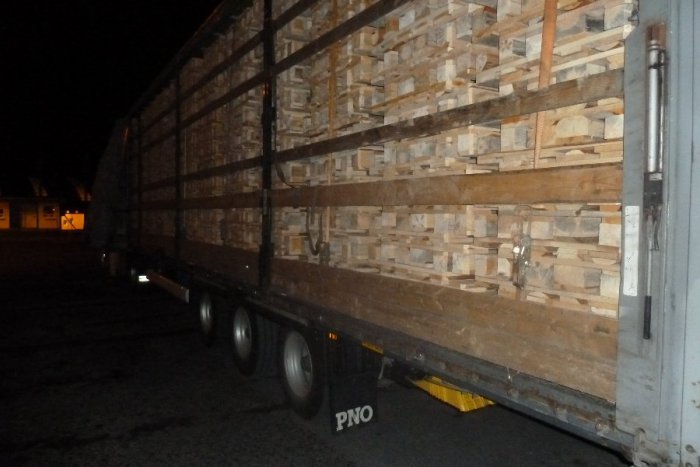Ilustračný obrázok k článku Michalovskí colníci s veľkým gestom: Palety z kontrabandov môžu ešte takto pomôcť!