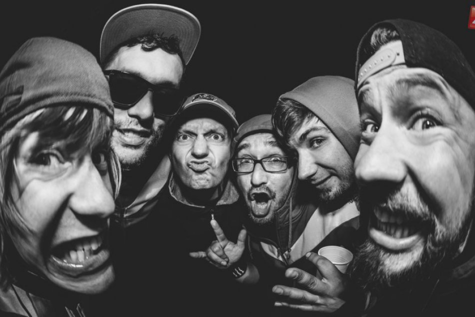 Ilustračný obrázok k článku Smola a Hrušky a The Paranoid odpálili turné vypredaným halloweenskym koncertom! + SÚŤAŽ