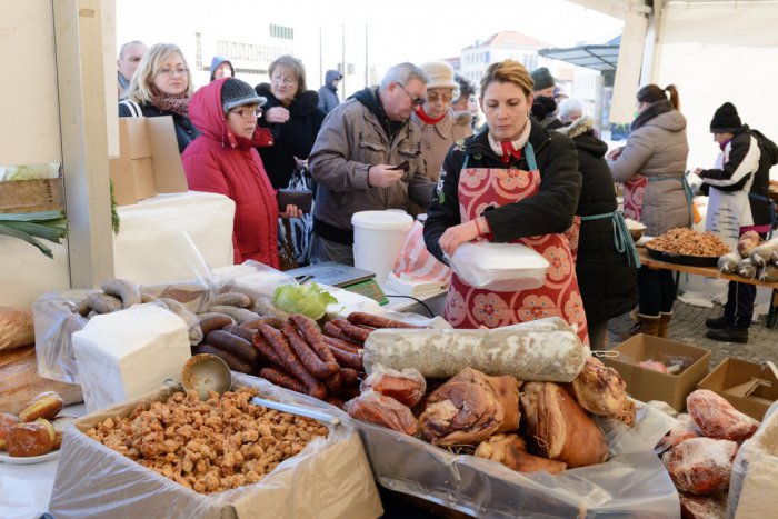 Ilustračný obrázok k článku Už cez víkend môžete zažiť zabíjačkové hody: Pripravte sa na fajnoty, po ktorých sa budete len tak oblizovať