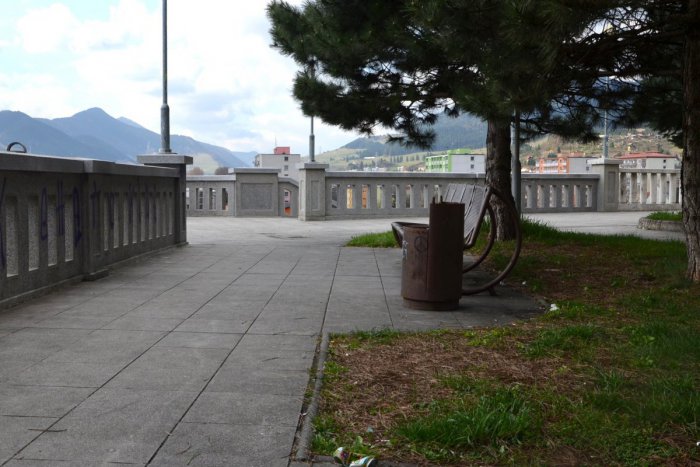 Ilustračný obrázok k článku Mestskí policajti vedia, kde vždy vyberú pokutu: Za kostolom sv. Ondreja sa popíja...