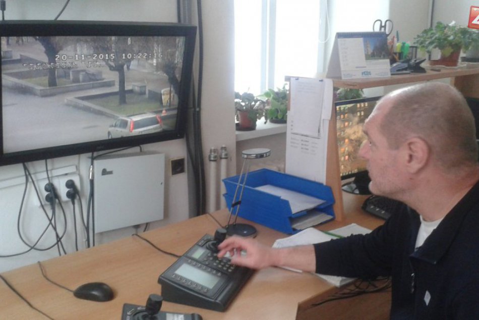 Ilustračný obrázok k článku Vieme ako prví: Mestskí policajti s novou technikou, pozrite čo všetko teraz dokážu v uliciach Brezna!