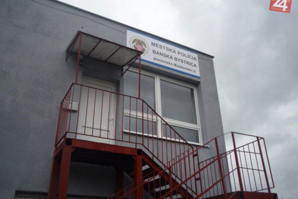 Ilustračný obrázok k článku Bystrickí policajti majú novú služobnú miestnosť: Pozrite, kde ju nájdete a na čo bude slúžiť