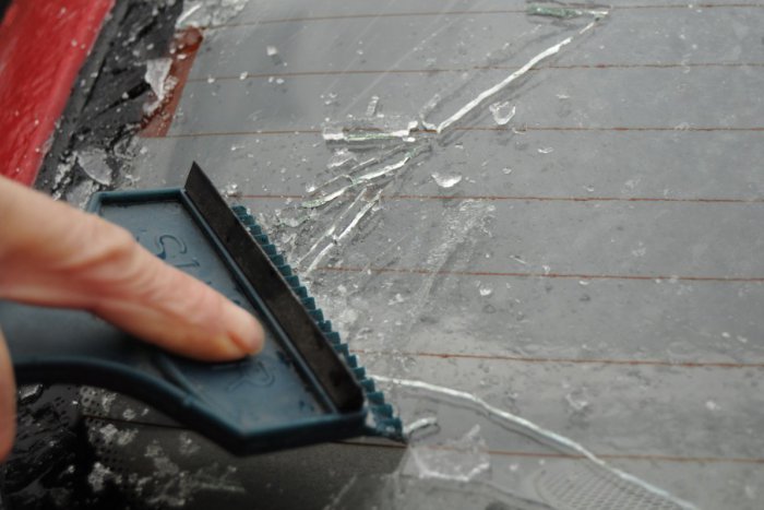 Ilustračný obrázok k článku Ak sa chystáte v najbližších hodinách autom, dávajte si pozor. Na cestách sa bude tvoriť poľadovica