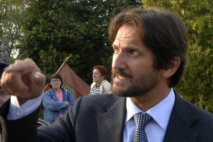 Ilustračný obrázok k článku Dediny pod Tatrami v očakávaní ministerskej návštevy: Kaliňák ide odovzdávať automobily!