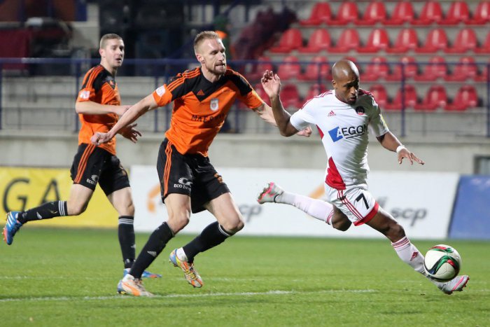 Ilustračný obrázok k článku Pod Čebraťom jasná prehra futbalovej Ruže s lídrom súťaže z Trenčína