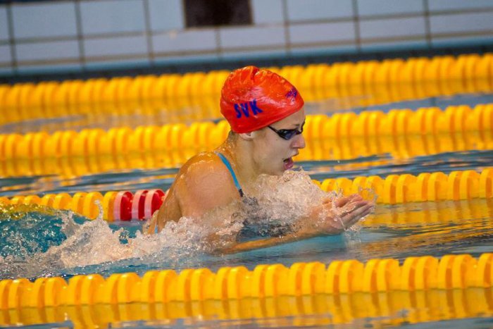 Ilustračný obrázok k článku Neuveriteľný úspech mladej Topoľčianky Andrei Podmaníkovej: Jeden turnaj, tri nové rekordy!