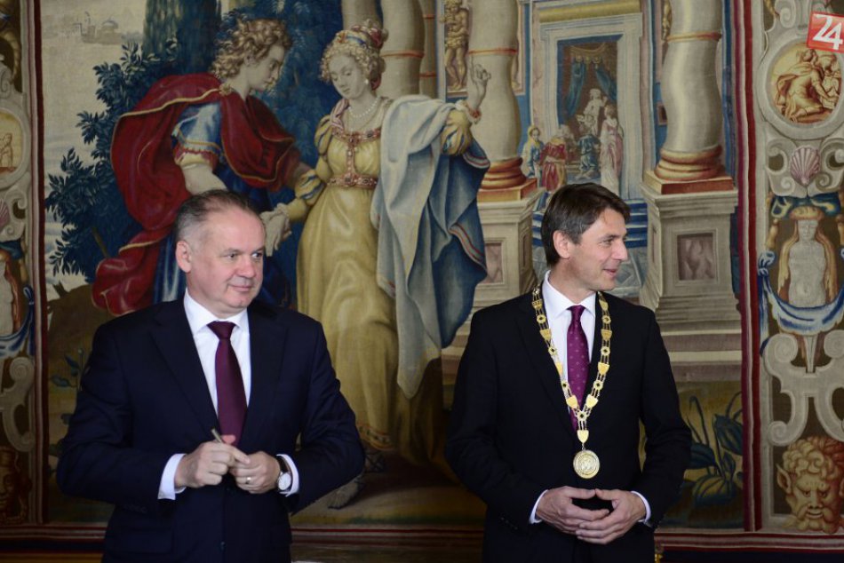 Ilustračný obrázok k článku Do nového roku praje väčšina politikov občanom hlavne zdravie. Prečítajte si novoročné vinše primátora aj starostov mestských častí