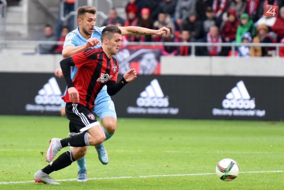 Ilustračný obrázok k článku Zranenie v zápase so Slovanom: Mikovič už jesennú časť nedohrá