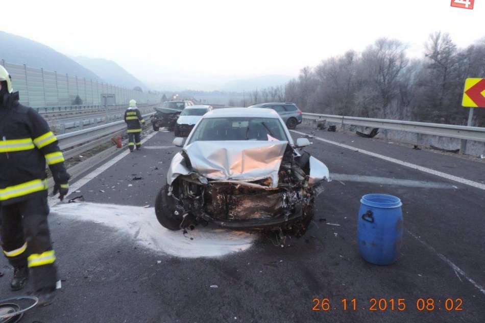 Ilustračný obrázok k článku FOTO z miesta hromadnej nehody na R1: Až 7 posádok prežilo desivé momenty!