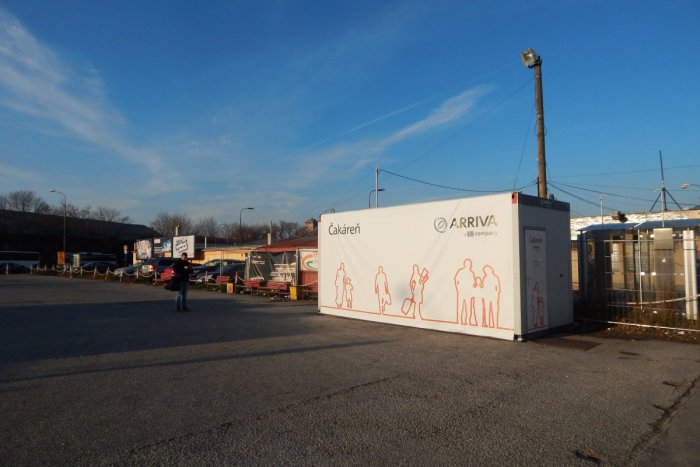 Ilustračný obrázok k článku Mobilná čakáreň na nitrianskej stanici už funguje: Čo na ňu hovoria ľudia?