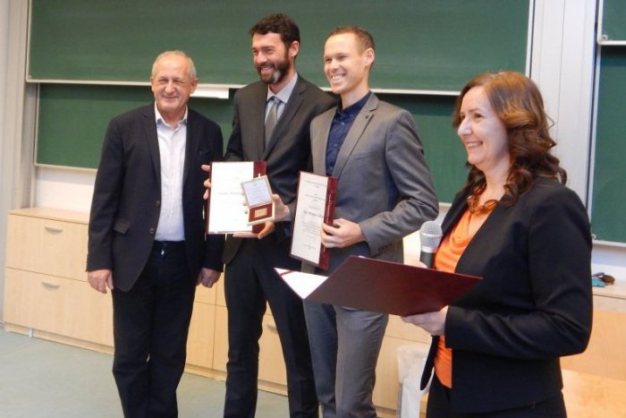 Ilustračný obrázok k článku Nitrianska beseda s majstrom sveta priniesla mnoho zaujímavostí: Matej Tóth obišiel zemeguľu dvakrát!