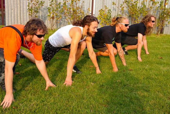 Ilustračný obrázok k článku Prešovská skupina Heľenine oči? Jediná kapela, čo dokáže odohrať s úprimnou radosťou 7 koncertov za víkend!