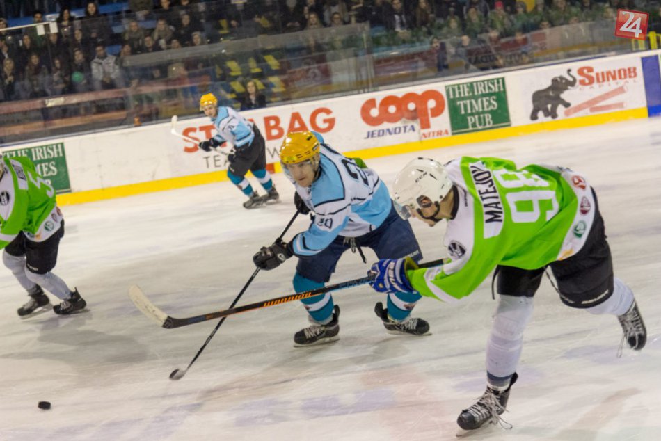 Ilustračný obrázok k článku FOTO: Prestížne hokejové zápolenie pozná víťaza, radosť z putovného pohára pre študentov SPU