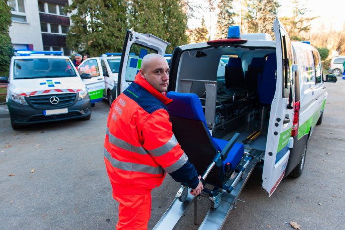 Ilustračný obrázok k článku Nová výbava žiarskej nemocnice: Pacientov budú voziť v klimatizovaných mercedesoch, FOTO