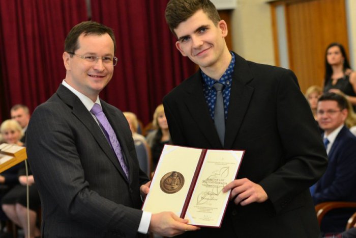 Ilustračný obrázok k článku Výnimočný úspech nitrianskeho gymnazistu: Filip získal najvyššie študentské ocenenie