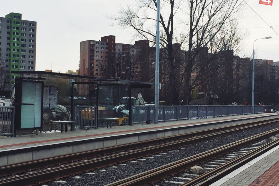 Ilustračný obrázok k článku OBRAZOM: Čo je nové na petržalskej strane? Takto pokračujú práce na električkovej trati