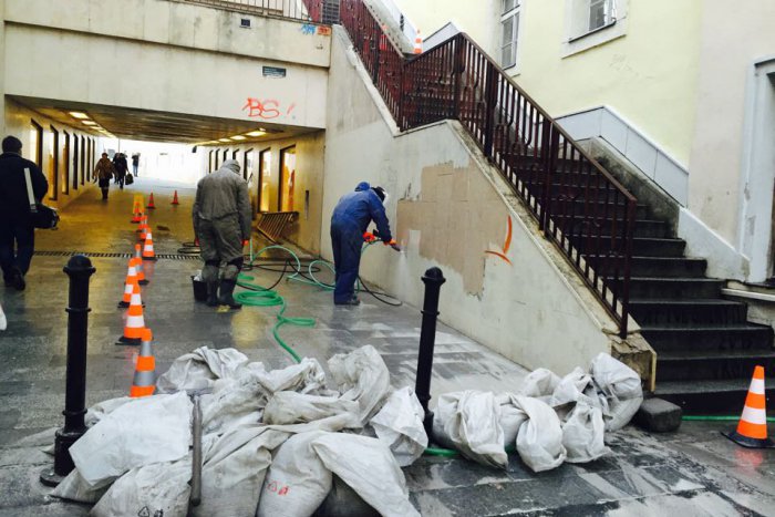 Ilustračný obrázok k článku Nevzhľadné graffity nápisy z centra mesta postupne miznú