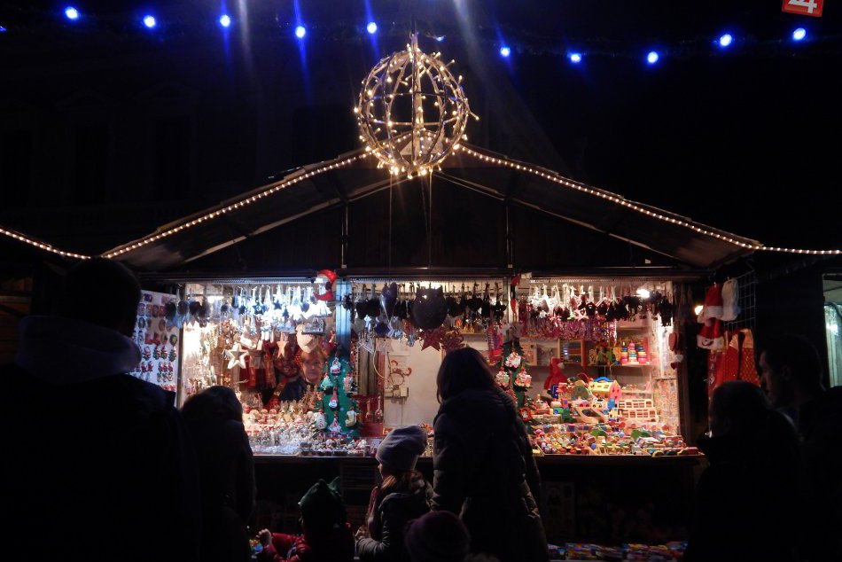 Ilustračný obrázok k článku Nitrania môžu pomôcť: Výťažok z kúpy punču vo vianočnom mestečku poputuje do hospicu