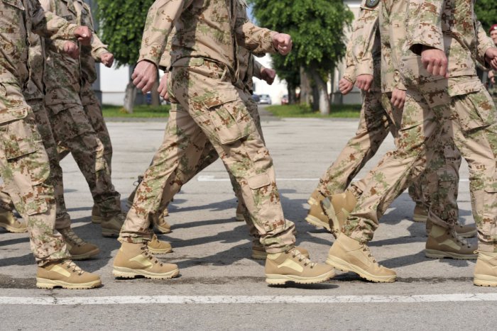 Ilustračný obrázok k článku V rámci protiteroristických opatrení spoja sily: Vojaci budú hliadkovať spolu s policajtmi