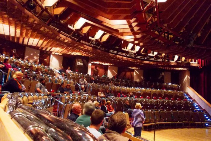 Ilustračný obrázok k článku Dom kultúry v Hlohovci sa má rekonštruovať: Rozhodli o tom mestskí poslanci