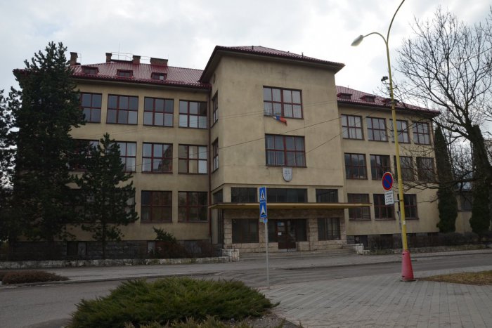 Ilustračný obrázok k článku Najnovšie rebríčky sú už na svete: Ktoré základné a stredné školy okresu sú na tom najlepšie?