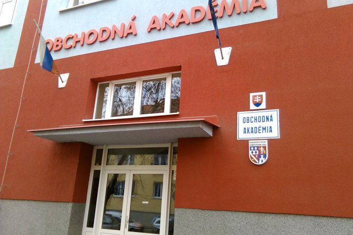 Ilustračný obrázok k článku Lučenecká Obchodná akadémia top školou v kraji: Aj toto ich dostalo na vrchol rebríčka