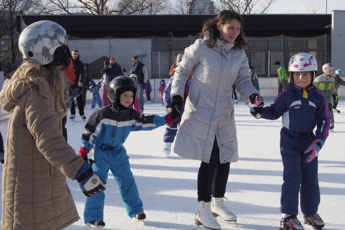 Ilustračný obrázok k článku V regióne pribudne nové klzisko: Cez deň poslúži korčuliarom, večer hokejistom