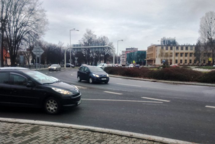 Ilustračný obrázok k článku Popradské cesty očami vodičov: 3 miesta, ktorých sa pri jazdení v našom meste obávajú najviac