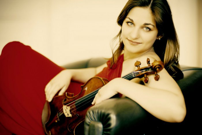 Ilustračný obrázok k článku Bratislava privíta v polovici decembra svetovú husľovú virtuózku. Dá lekcie mladým slovenským hudobníkom.
