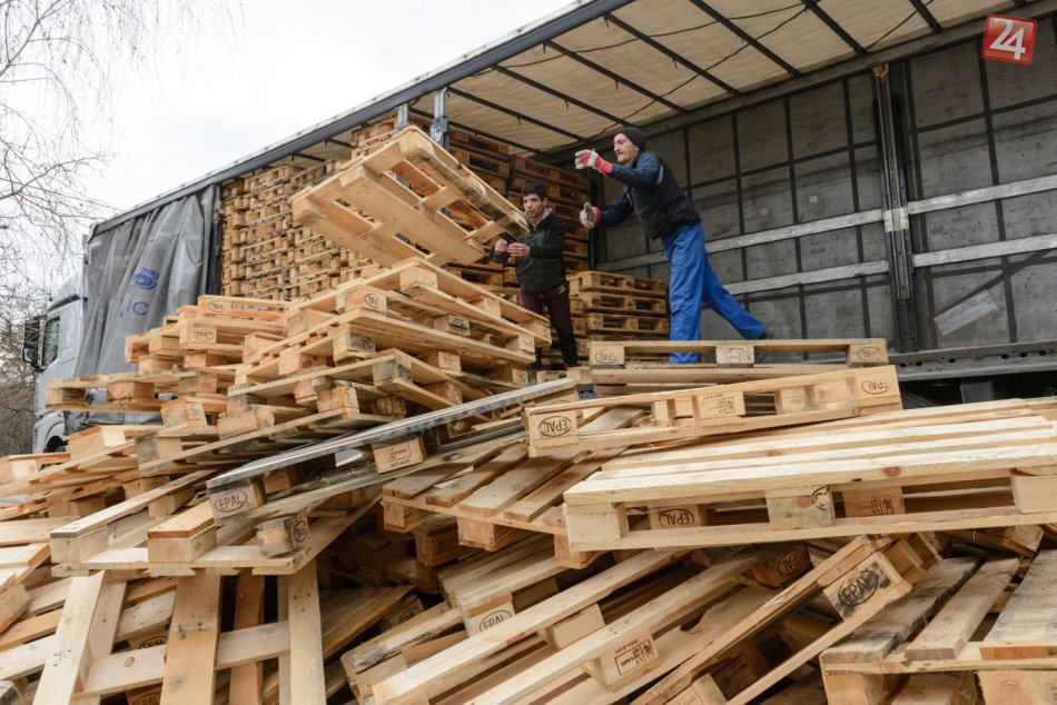 Ilustračný obrázok k článku Pomoc proti tuhej zime: Aktivisti zabezpečili pre ľudí v núdzi materiál na kúrenie