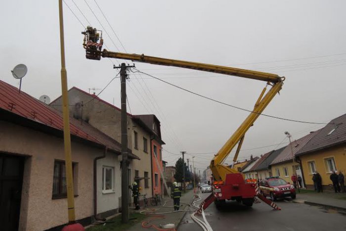 Ilustračný obrázok k článku ZÁBERY Z MIESTA: Vypukol rozsiahly požiar budovy, rozšíril sa aj na rodinné domy!