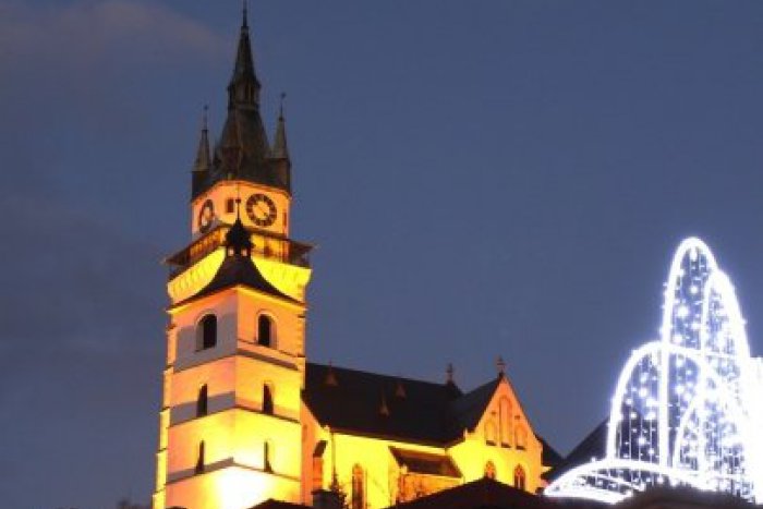 Ilustračný obrázok k článku Kremnica sa s výzdobou centra vyšvihla: Námestie rozžiarila fontána, akú ste ešte nevideli! FOTO