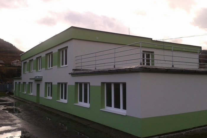 Ilustračný obrázok k článku Obnova dvojpodlažnej budovy v Hriňovej? Stála len 20 000 eur a sledujte, ako to dokázali...