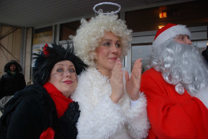 Ilustračný obrázok k článku Mikuláš vyslyšal volania a objavil sa v Dúbravke